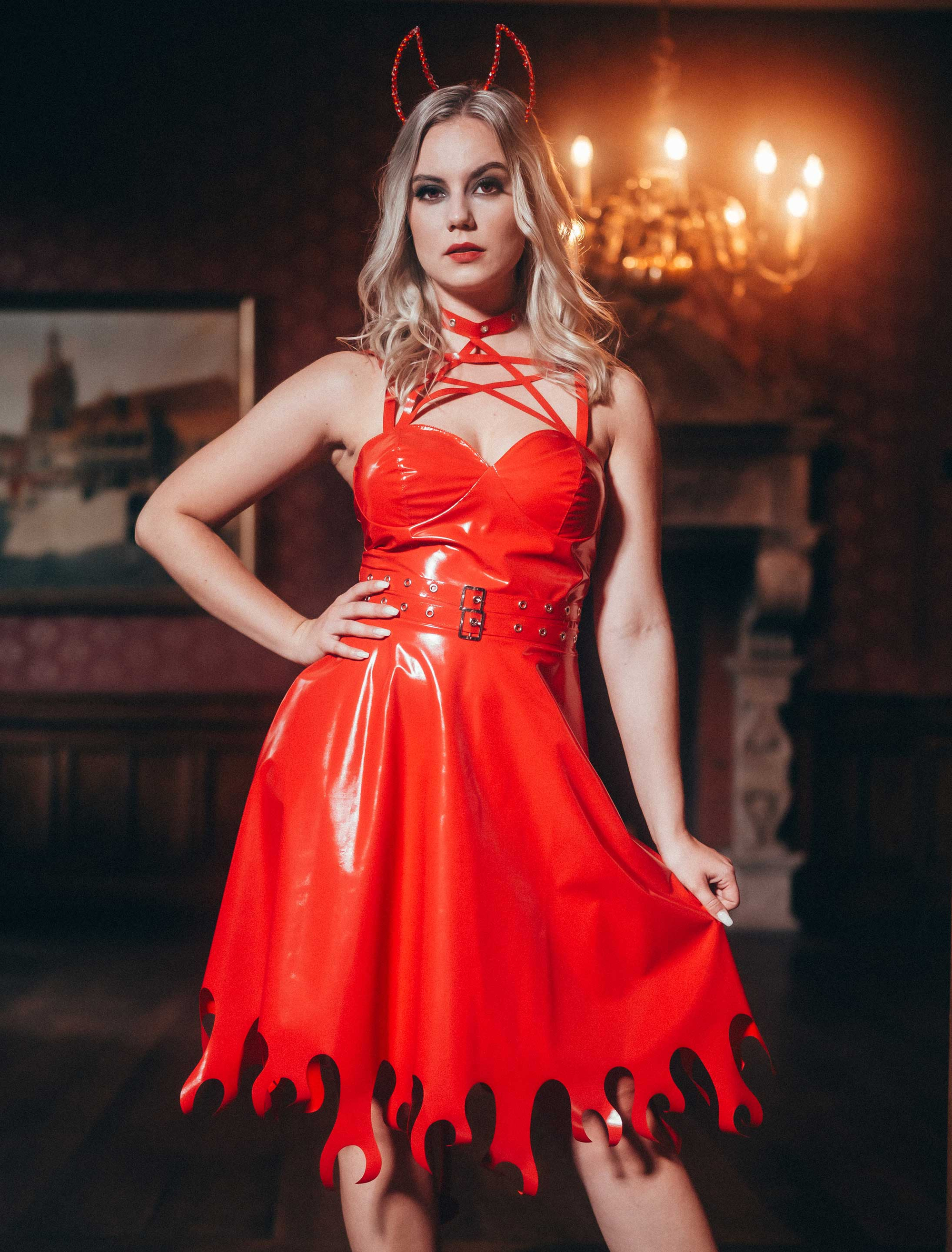 Kleid Teufelin Latex-Optik rot XS
