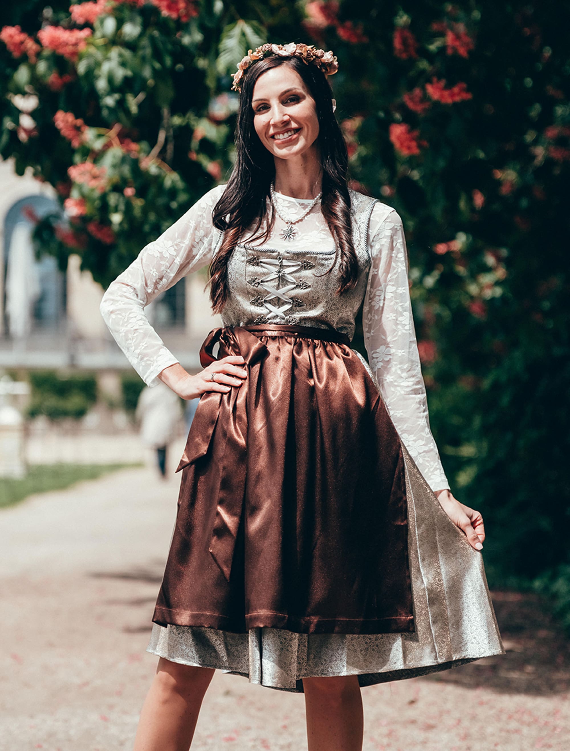 Dirndl Melinda Damen hellbraun 36