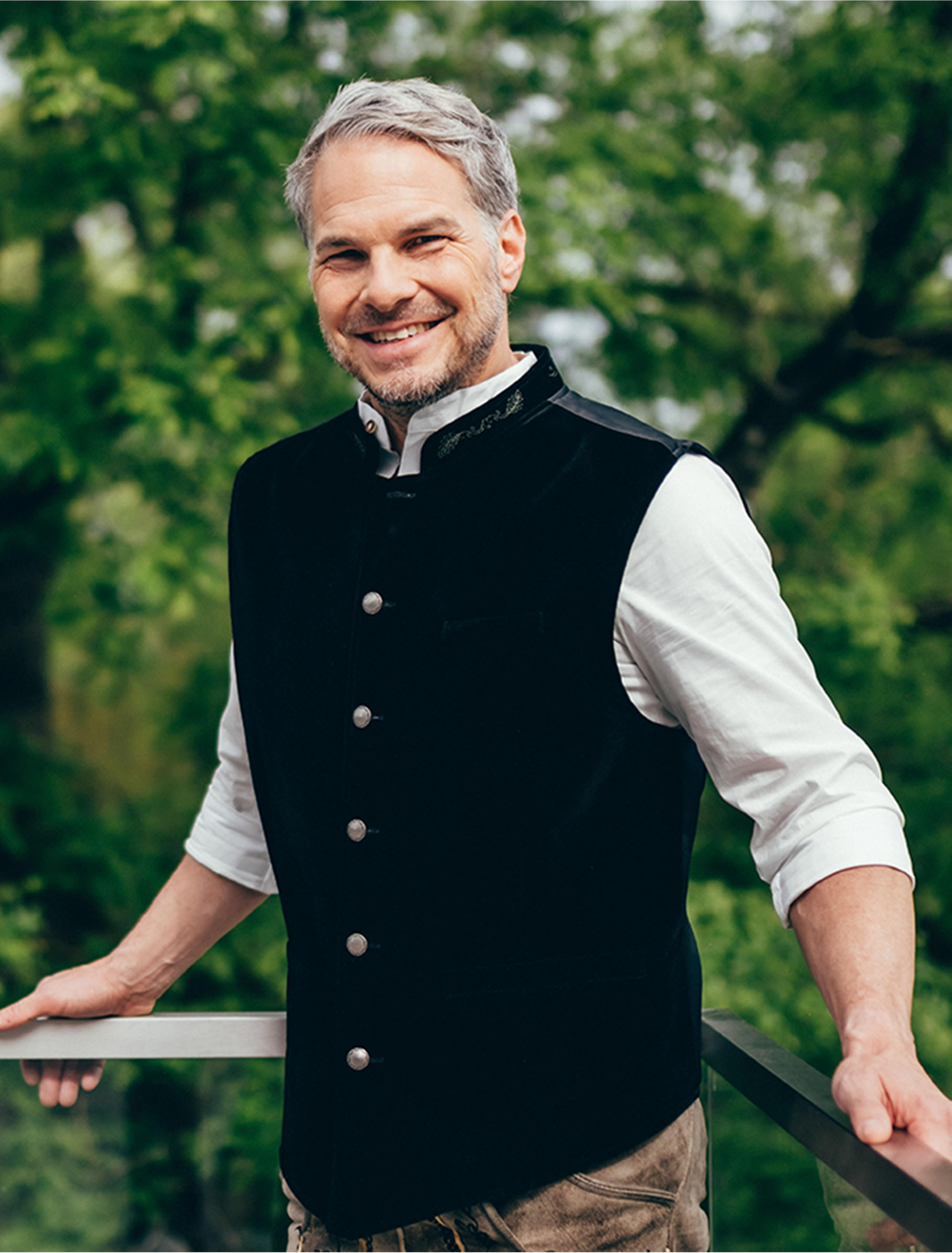 Trachtenweste Basti Samt Herren schwarz S