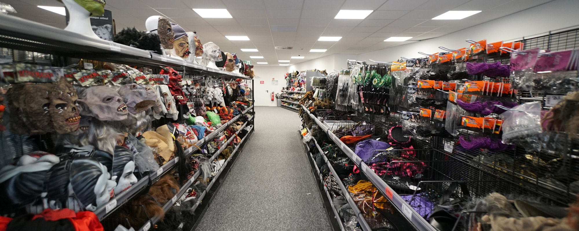 Deiters Kostümladen in Leverkusen Innenansicht Accessoires