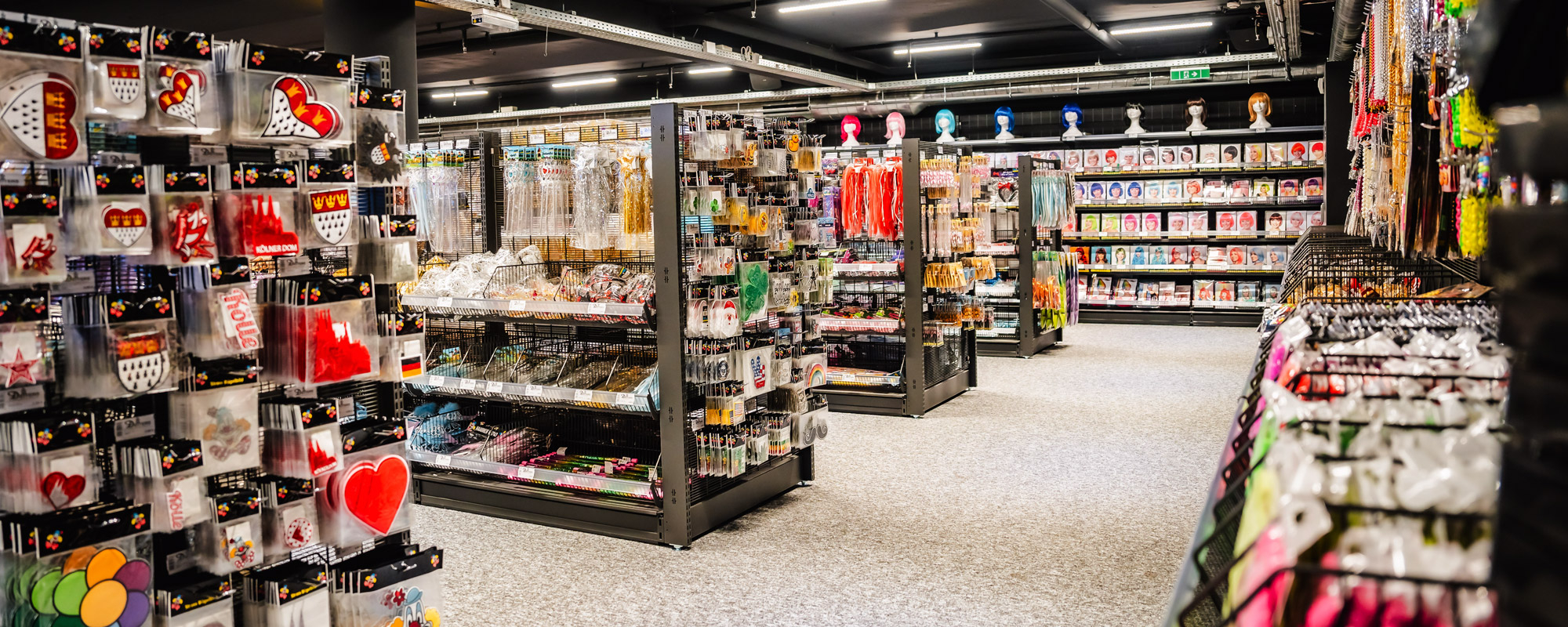 Deiters Kostümladen in Köln Hohenstaufenring Innenansicht Accessoires