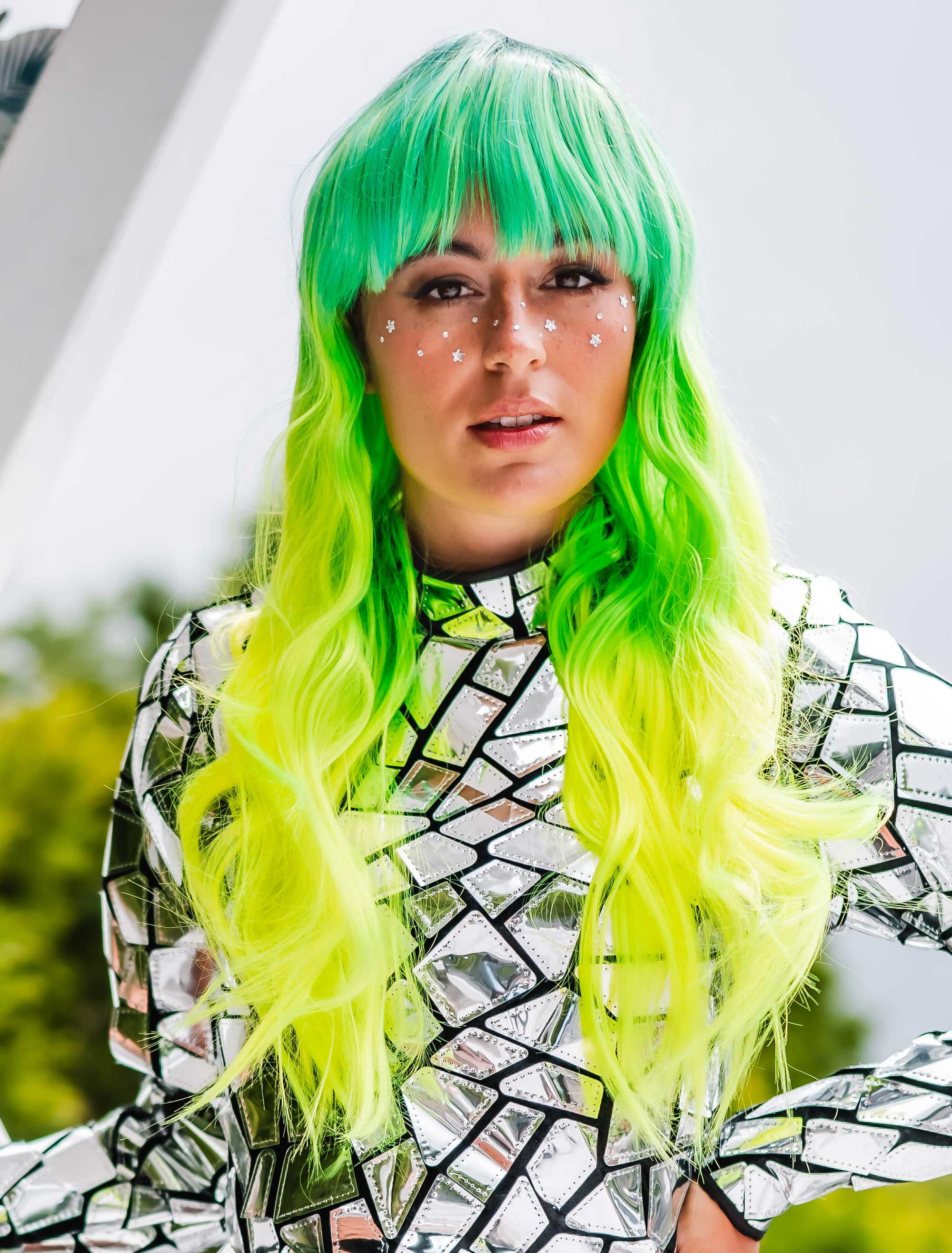 Perücke Langhaar glatt mit Pony neongrün