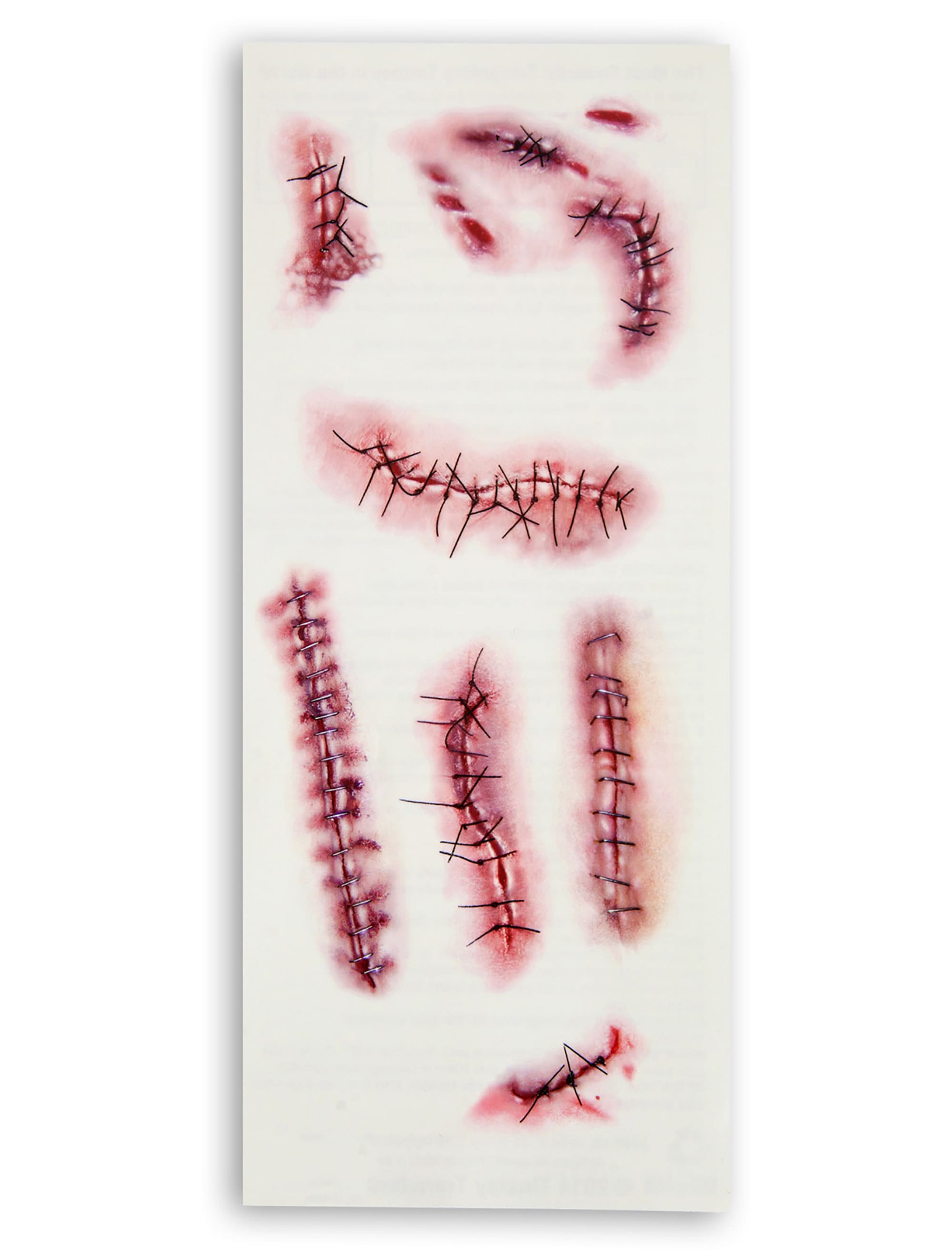 Tattoo Wunden genäht und geklammert rot