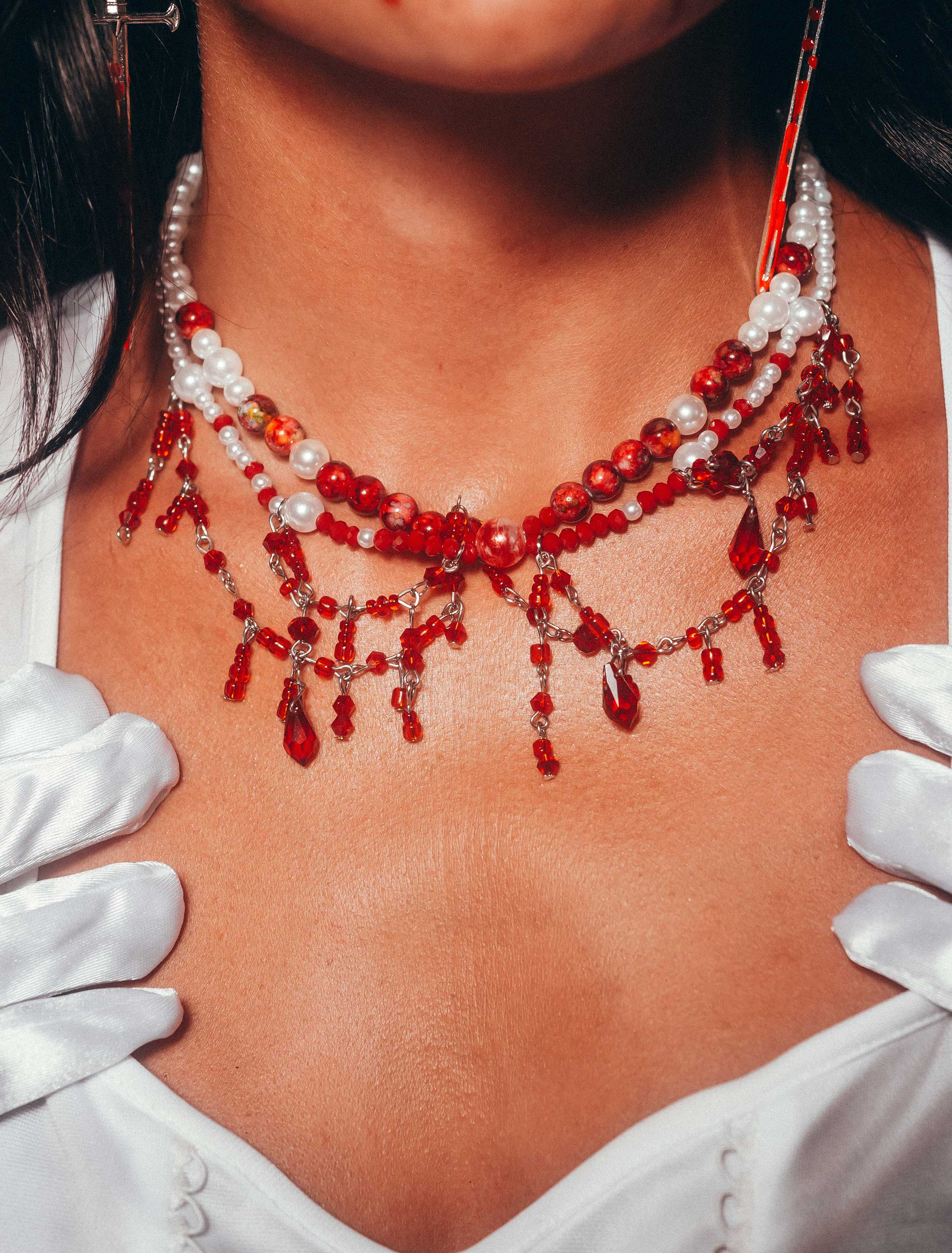 Choker Perlen blutig weiß/rot
