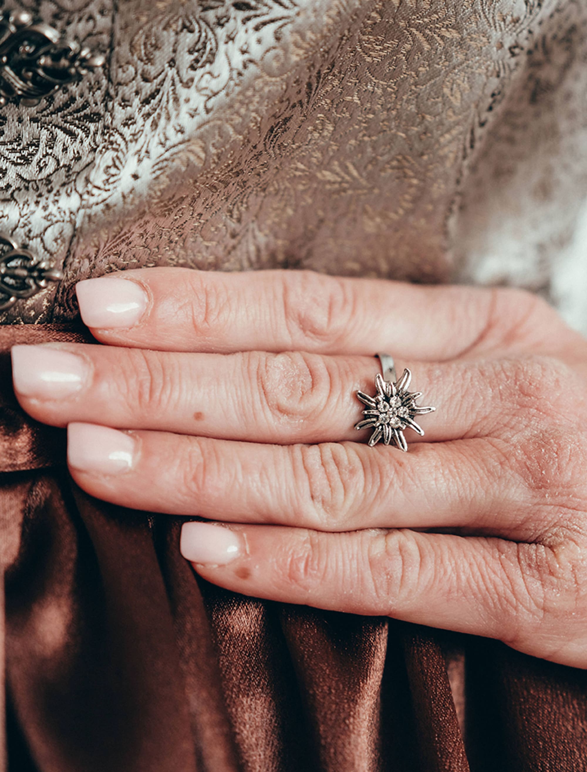 Ring Edelweiß mit Strasssteinen weiß/silber