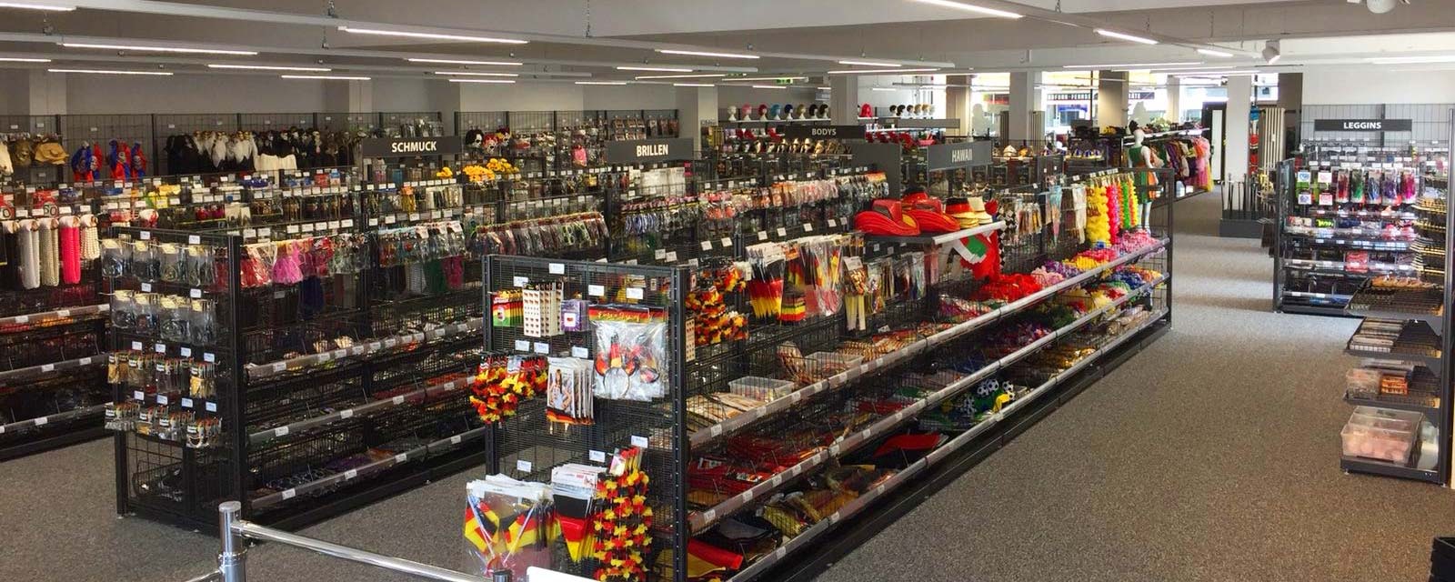 Deiters Kostümladen in Trier Innenansicht Accessoires
