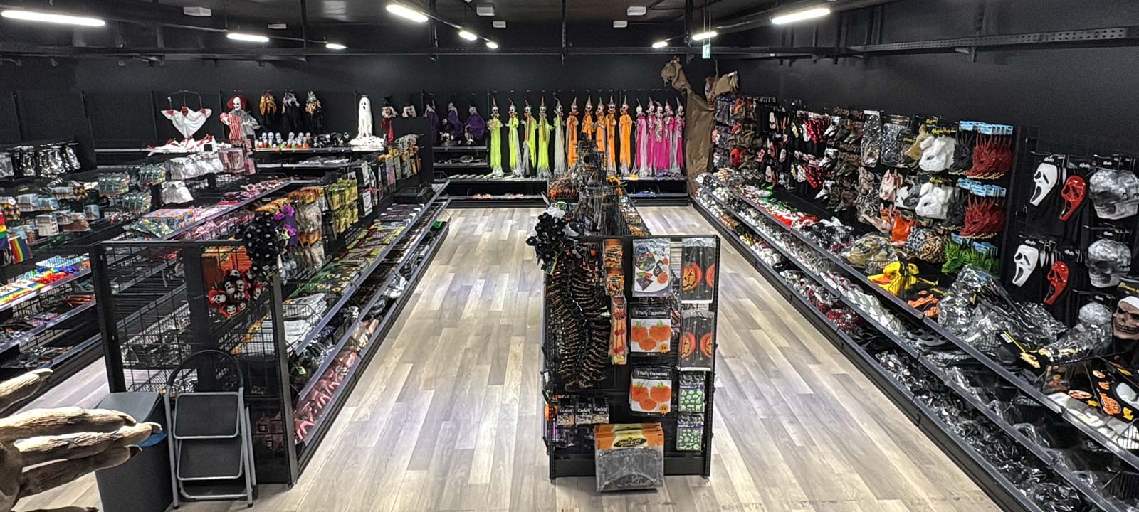 Deiters Leipzig Kostümgeschäft Innen Halloween Accessoires
