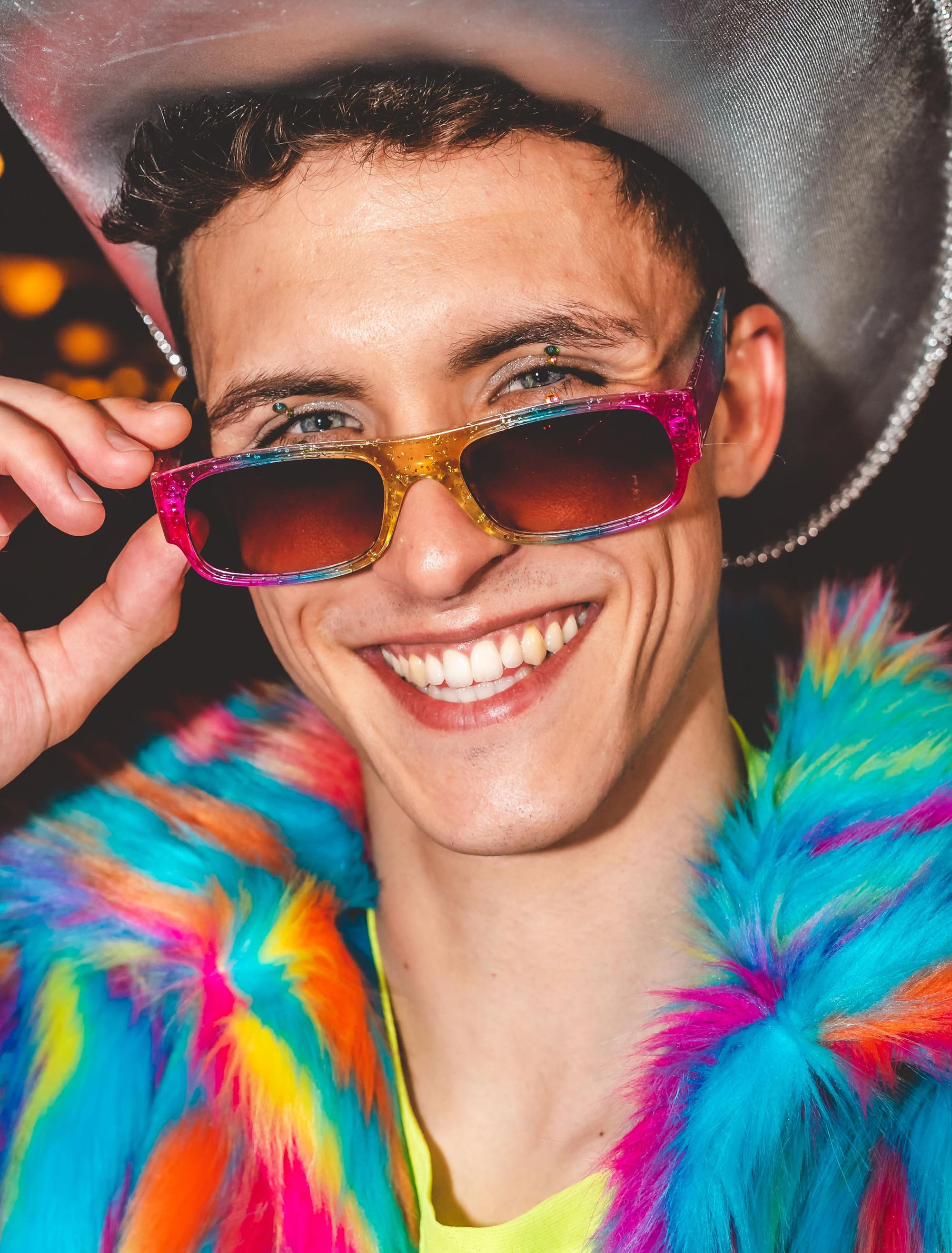 Brille Regenbogen Glitzer bunt