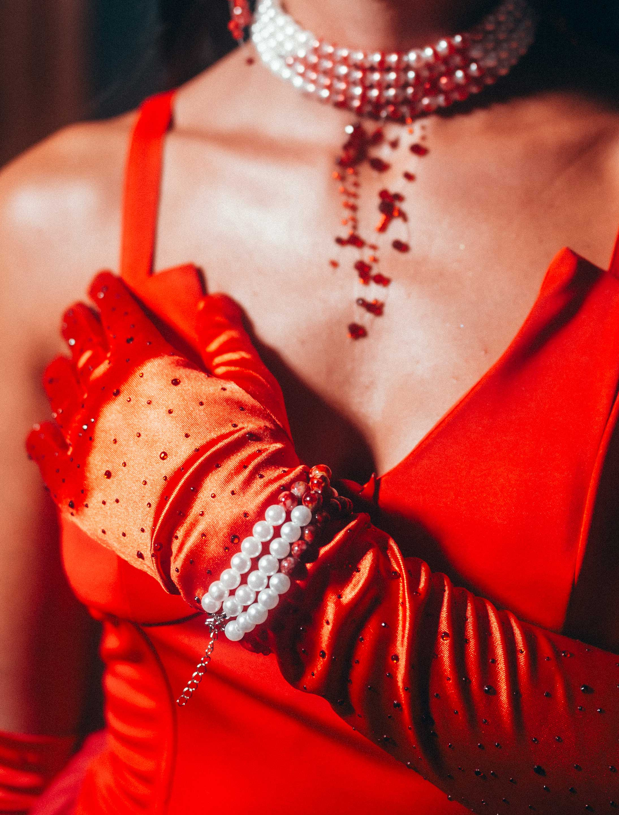 Armband Perlen blutig weiß/rot