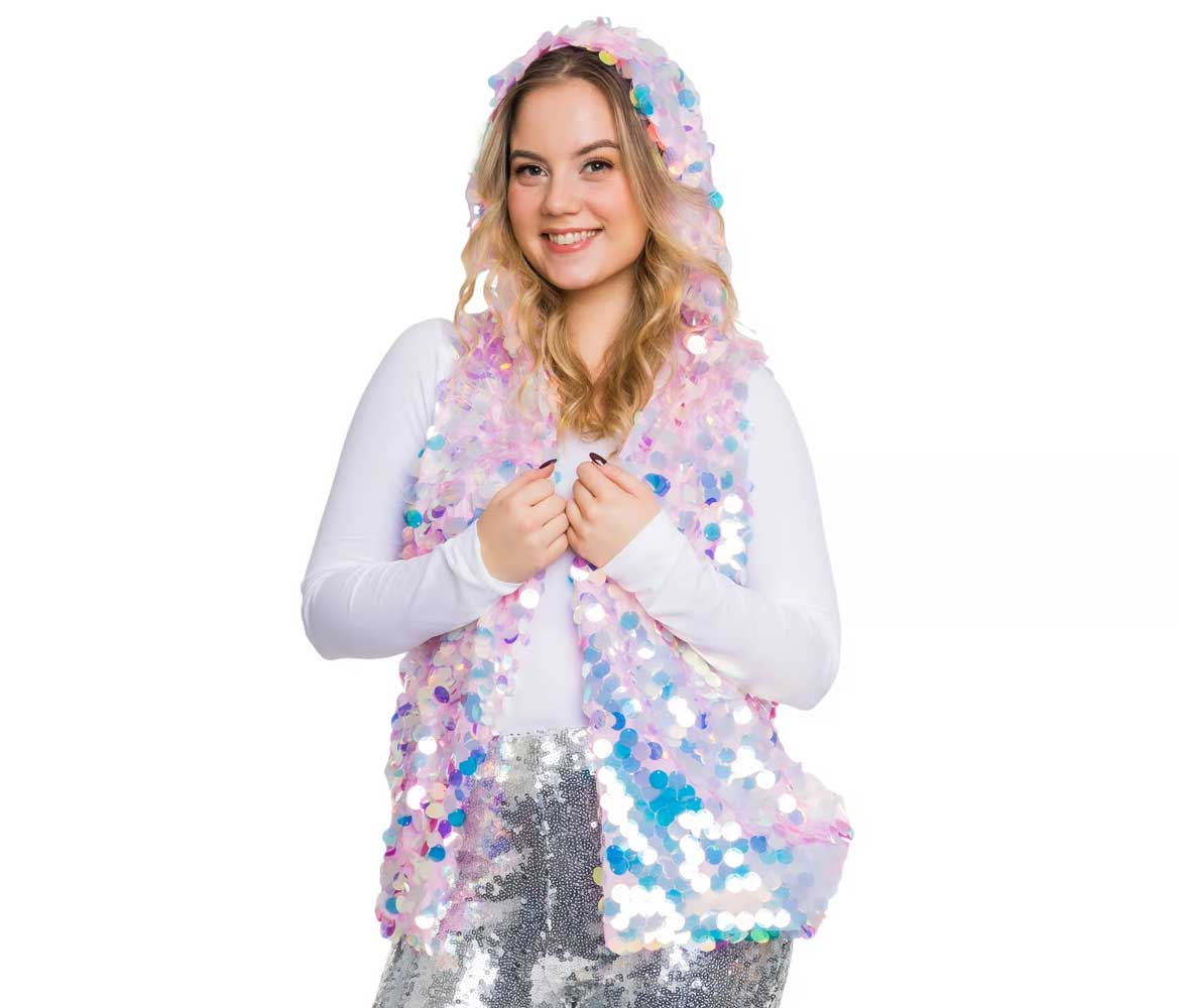EIne Dame in Paillettenweste mit LED-Beleuchtung