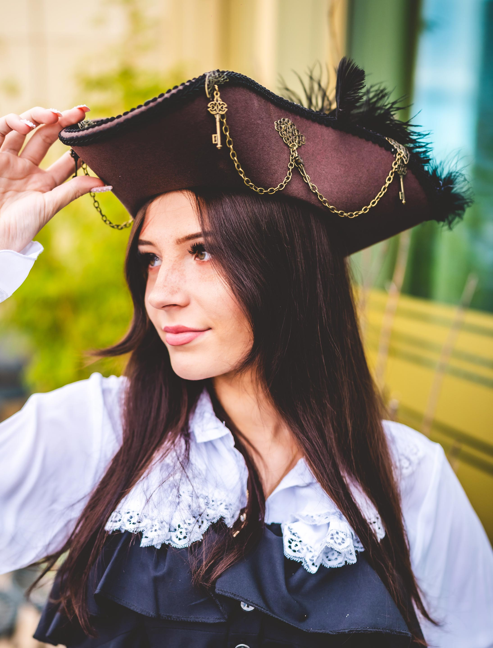 Dreispitz Steampunk mit Federn braun 57