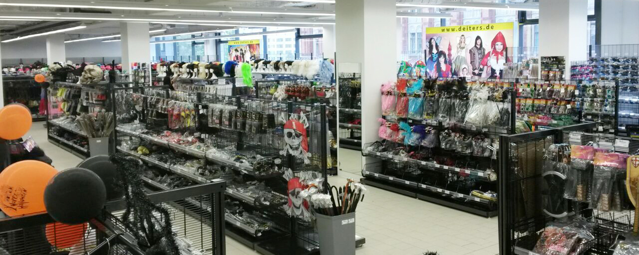 Deiters Kostümgeschäft in Berlin Innenansicht Accessoires