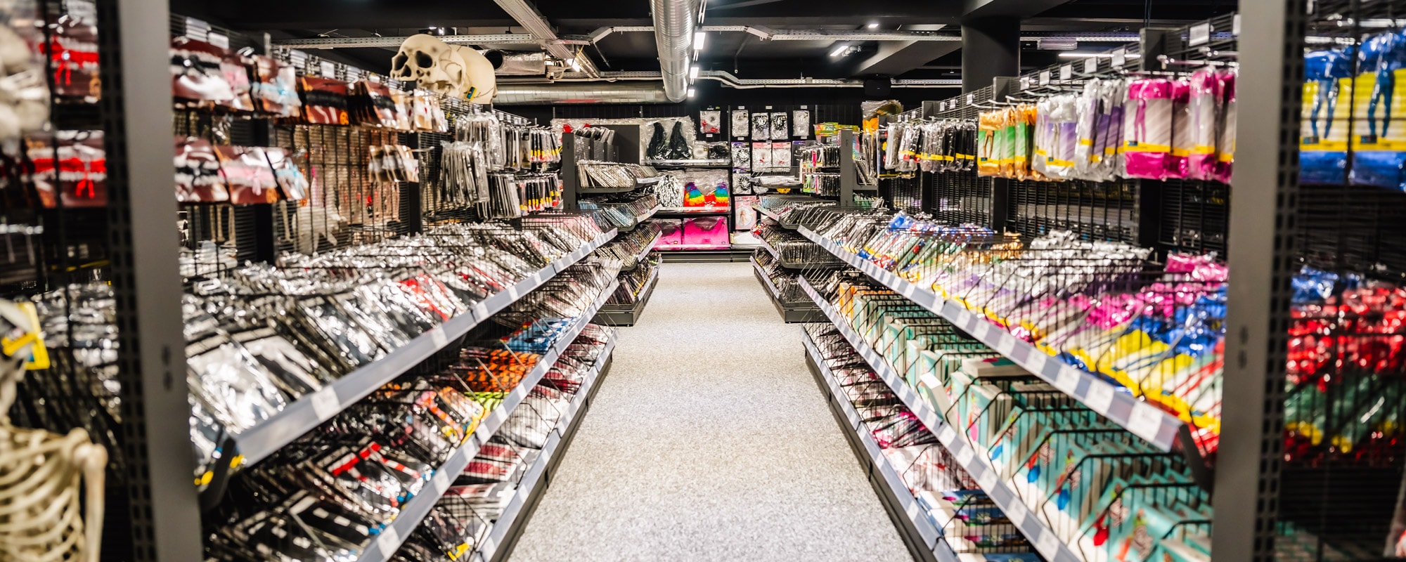 Deiters Kostümladen in Köln Hohenstaufenring Innenansicht Accessoires