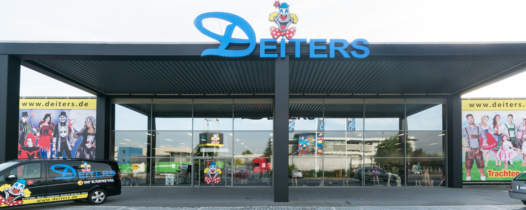 Deiters Kostümgeschäft in Mülheim-Kärlich Außenansicht Eingangsbereich