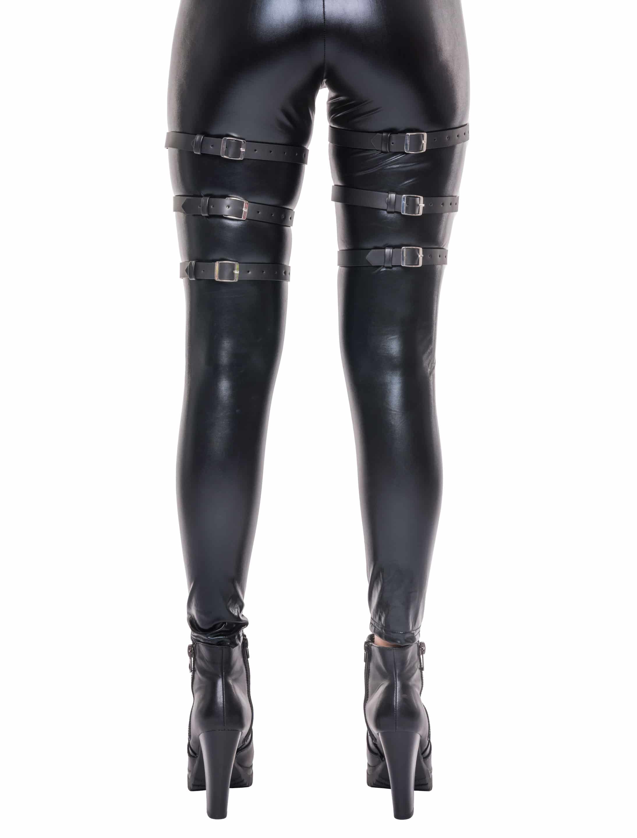 Harness mit Beinriemen 3-reihig Harness mit Beinriemen 3-reihig