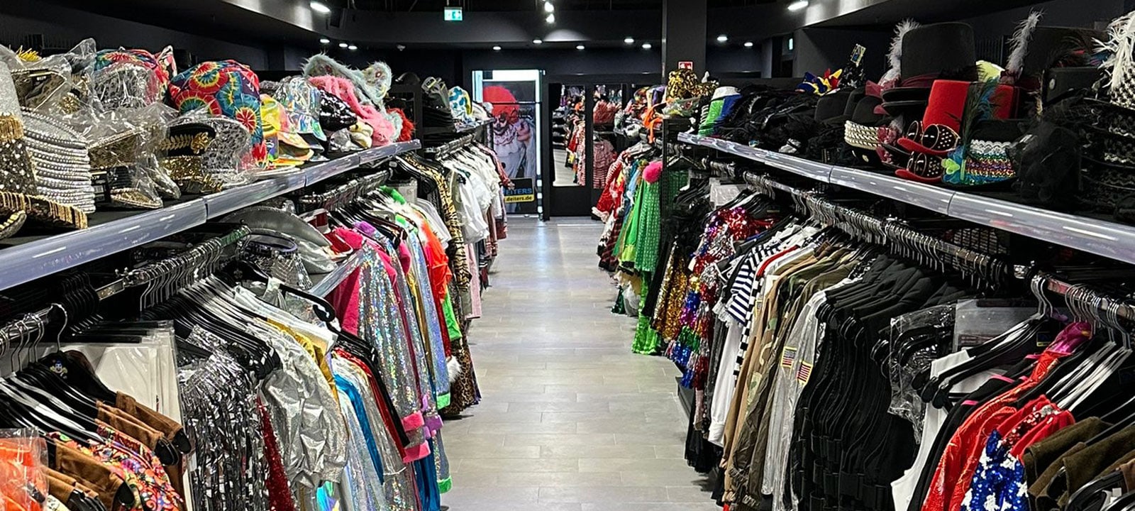 Deiters Kostümladen in Dresden Innenansicht Kostüme