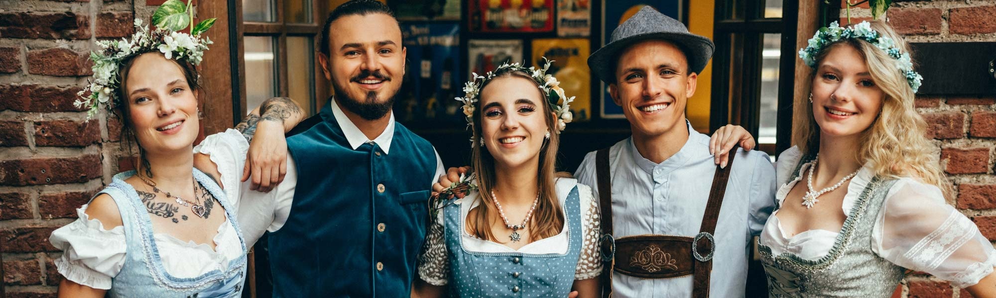 Trachten und Accessoires zum Frühlingsfest bei Deiters
