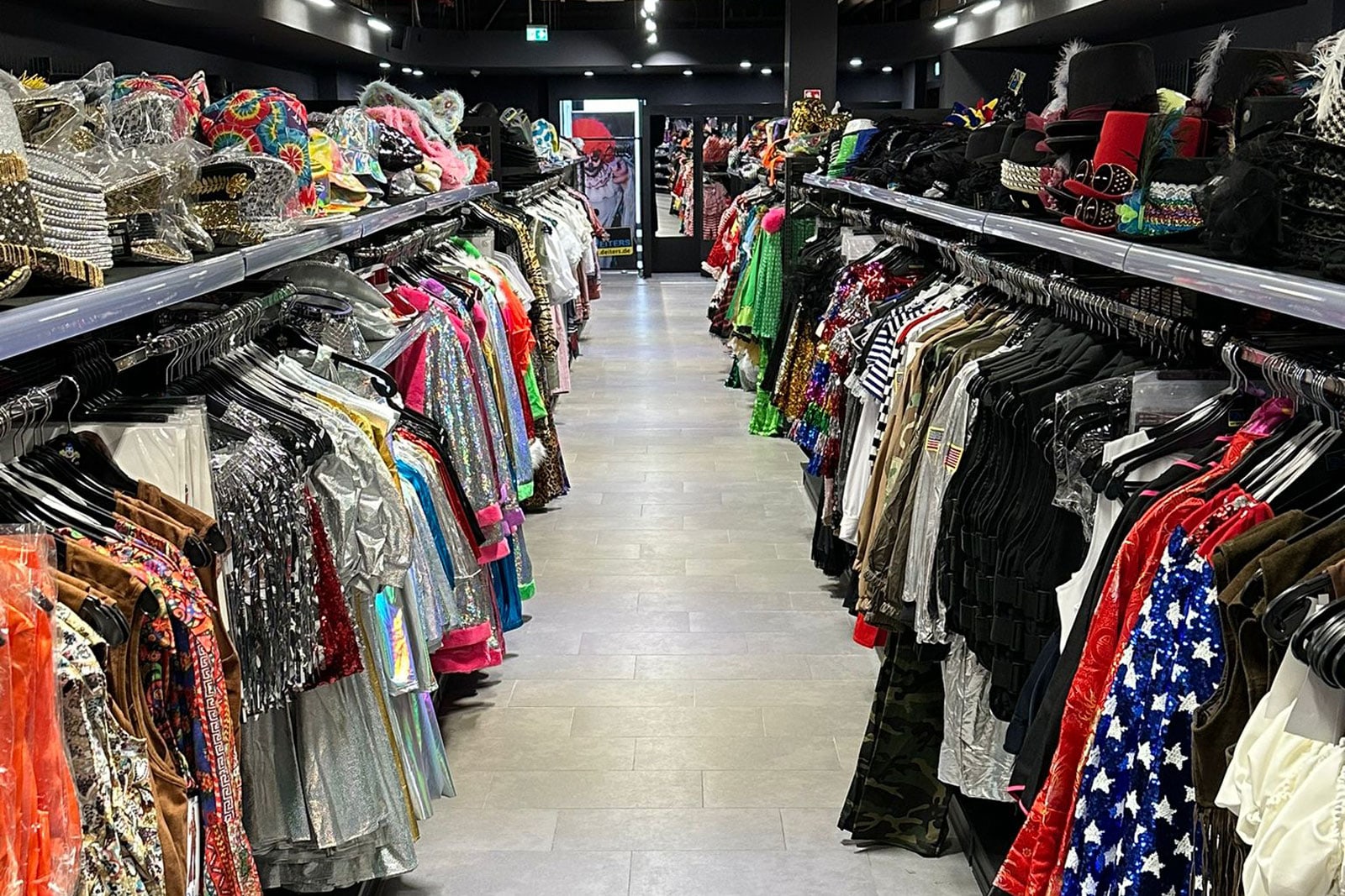 Deiters Kostümgeschäft in Dresden Innenansicht Kostüme