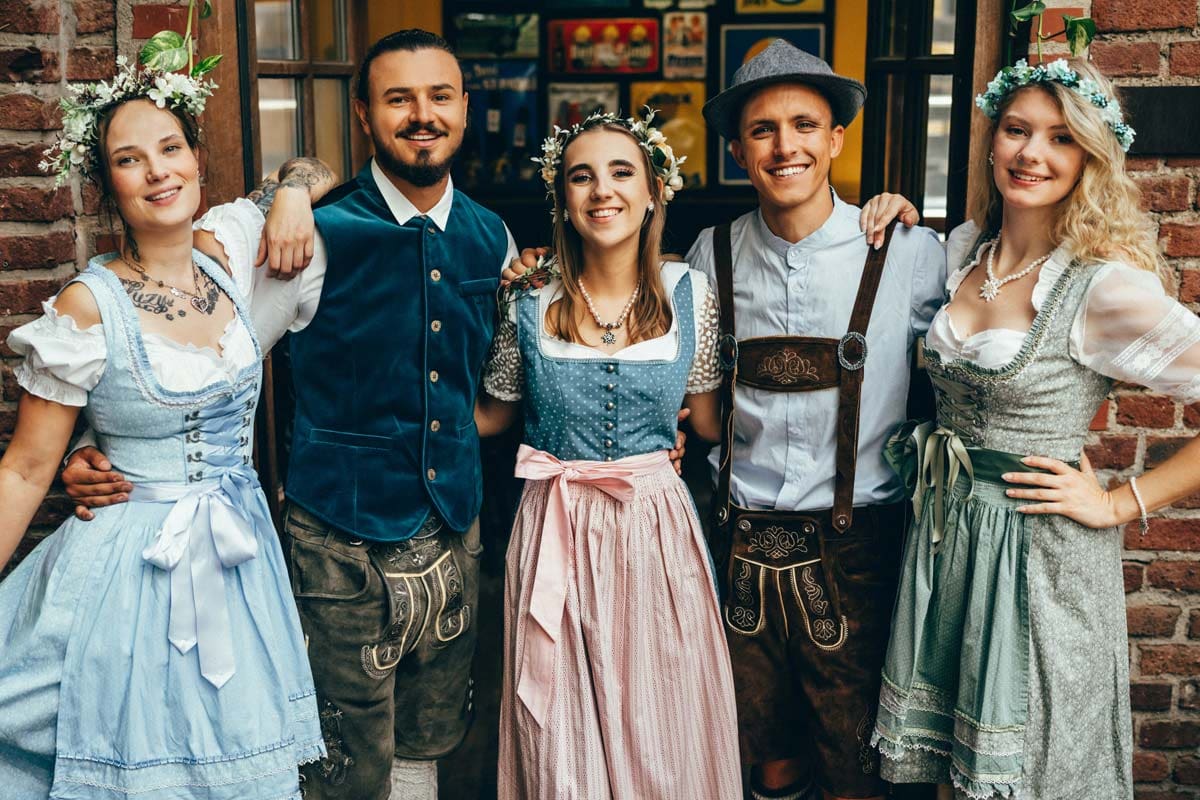 Trachten und Accessoires zum Frühlingsfest bie Deiters